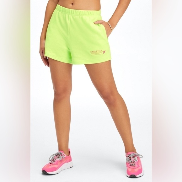 Fabletics Lightweight Go-To Slim Sweatshort Green Neon Size XS New With Tags NWT - Picture 1 of 13